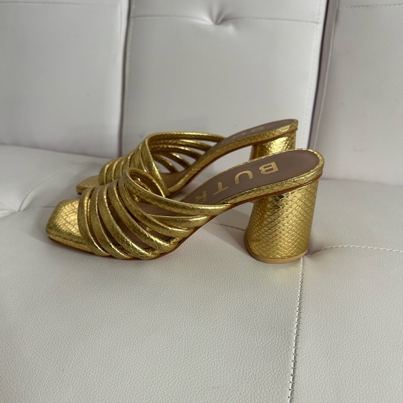 Gorgeous Gold Heels - Picture 4 of 4